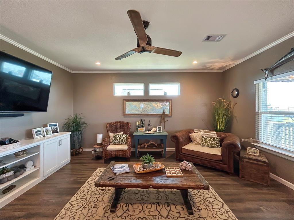 322 Sun Dial Street, Surfside Beach, Texas image 8