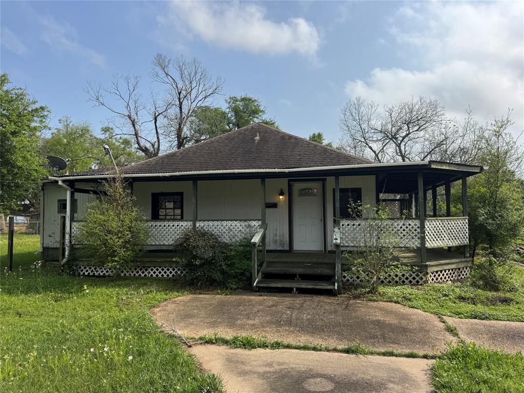 201 Luciana Street, Clute, Texas image 2