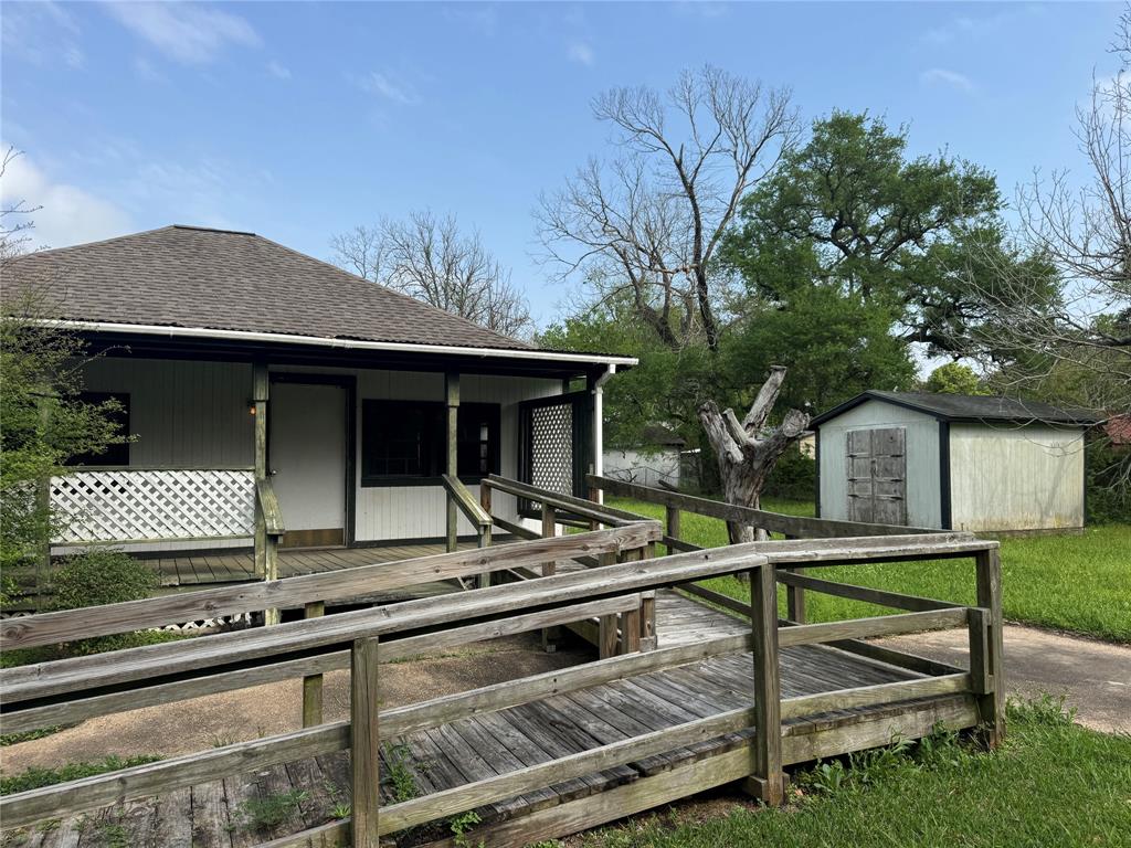 201 Luciana Street, Clute, Texas image 4