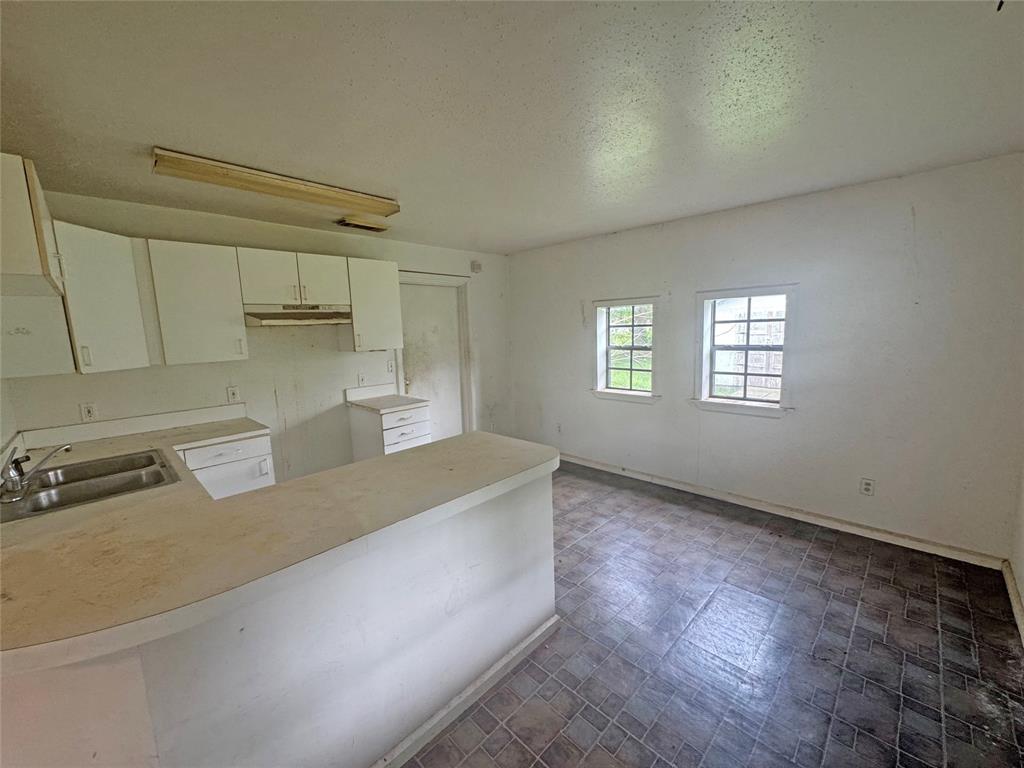 201 Luciana Street, Clute, Texas image 10
