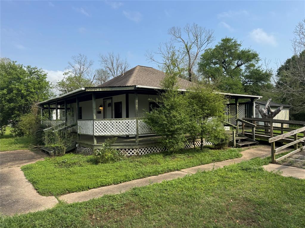 201 Luciana Street, Clute, Texas image 3