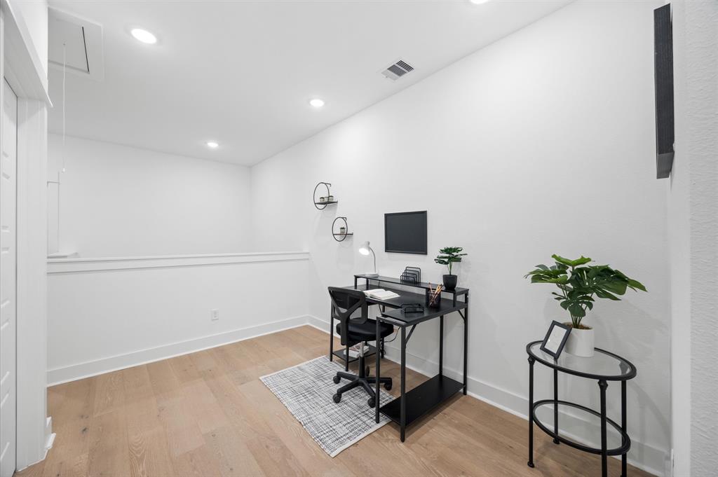 320 Neyland Street, Houston, Texas image 24