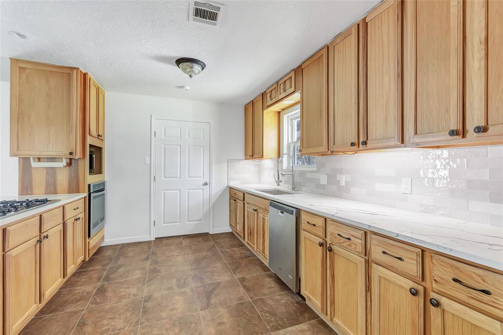 2008 Holbrook Street, Dayton, Texas image 24