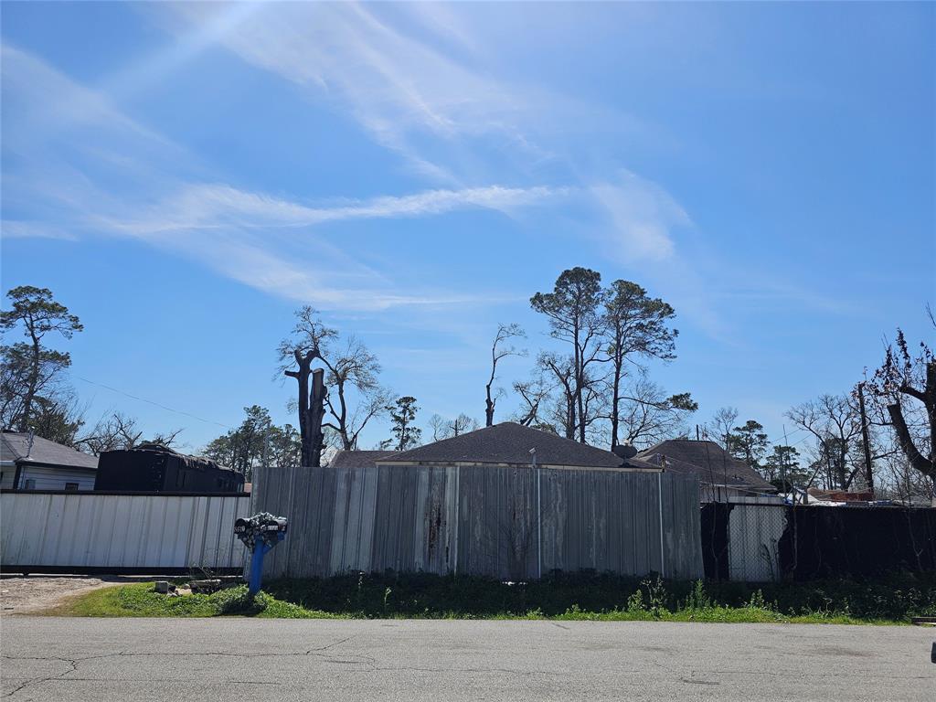 8104 Woodlyn Road, Houston, Texas image 1