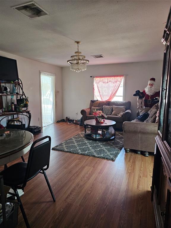 8104 Woodlyn Road, Houston, Texas image 4