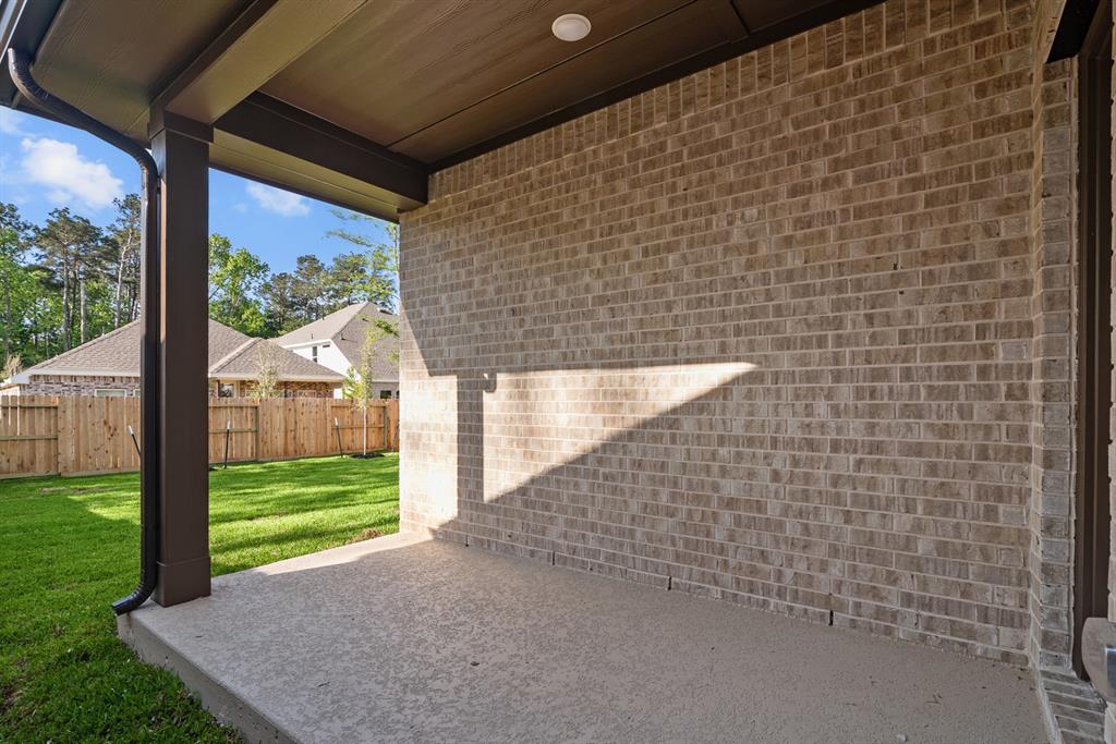 427 Embden Rim Drive, Willis, Texas image 8