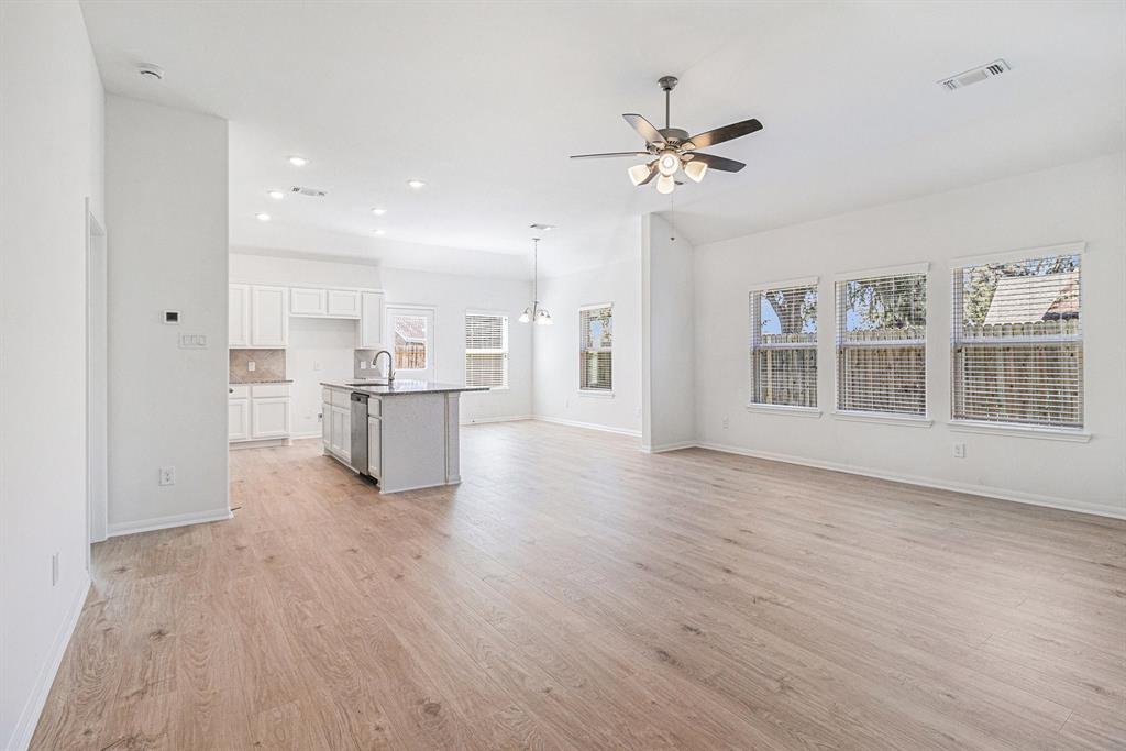 249 Edgewater Drive, West Columbia, Texas image 6