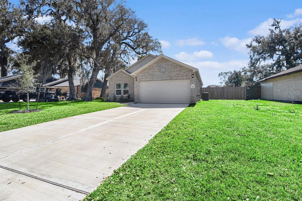 249 Edgewater Drive, West Columbia, Texas image 2