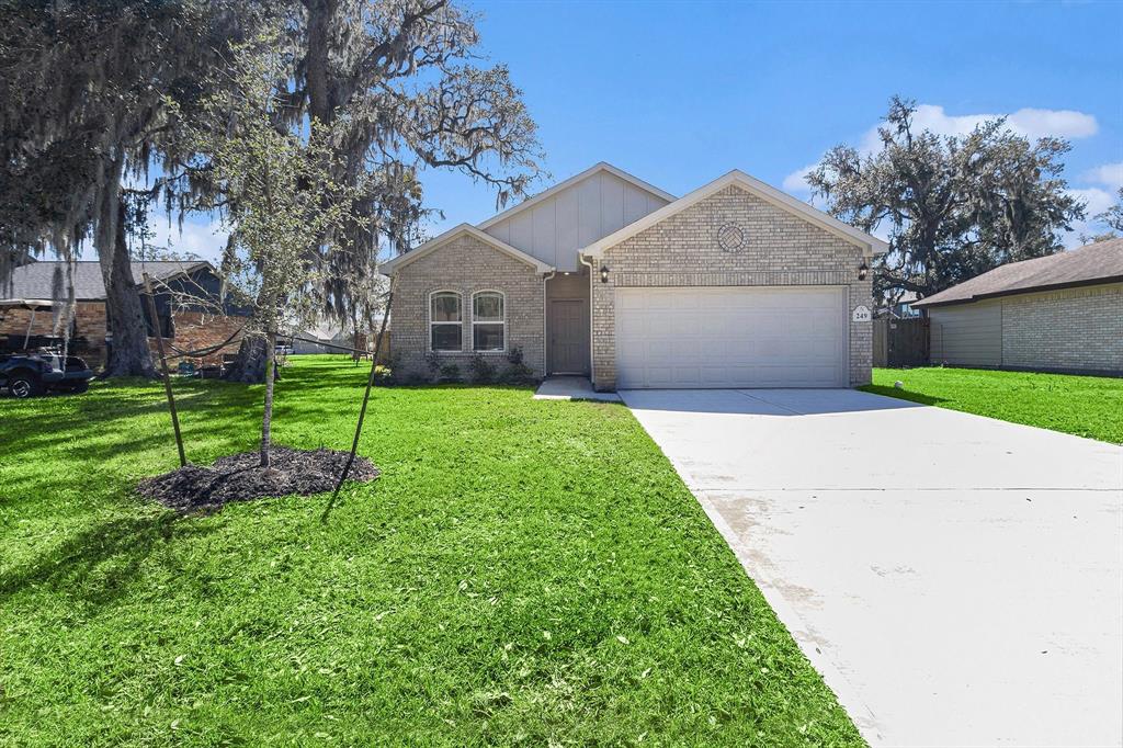 249 Edgewater Drive, West Columbia, Texas image 1