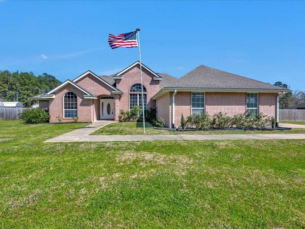 235 Creekwood Drive, Huntington, Texas image 1