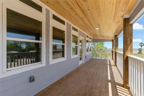 A home in Bacliff