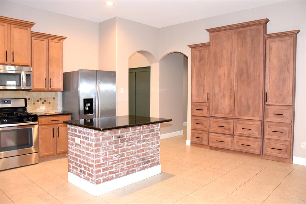 3009 Kurth Canyon Court, League City, Texas image 6