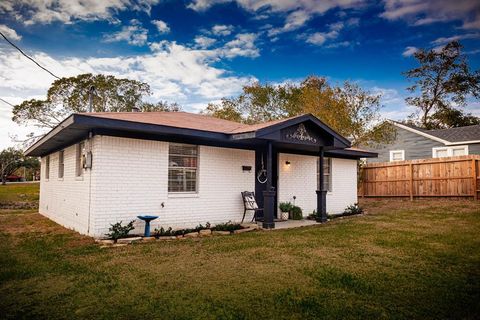 24 N Granville Street Bellville TX 77418