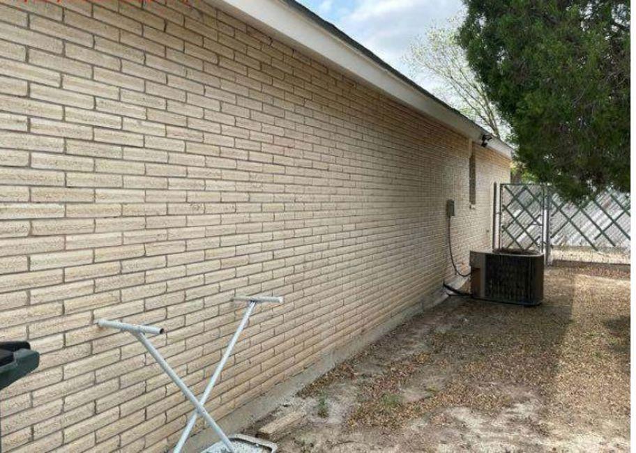 205 Meandering Way, Del Rio, Texas image 9