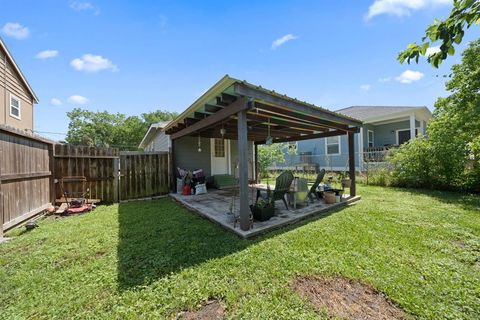 A home in Bacliff