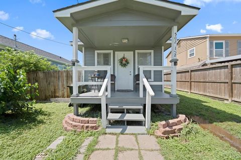 Single Family Residence in Bacliff TX 502 Oklahoma Avenue.jpg