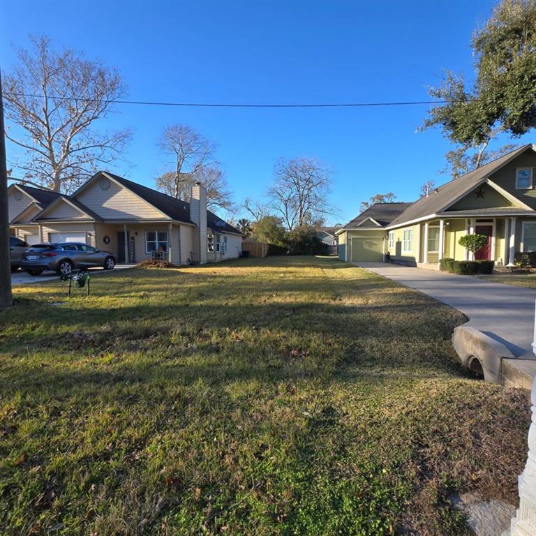 Clayton Street, Tomball, Texas image 3