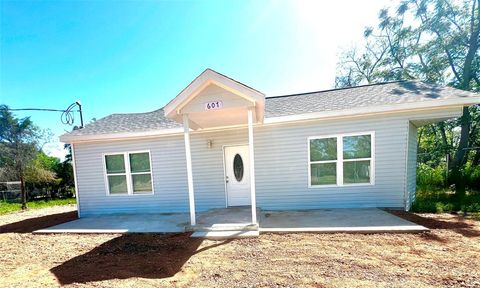 Photo of 601 Armstrong St, Snook, TX 77878 (MLS # 14744763)