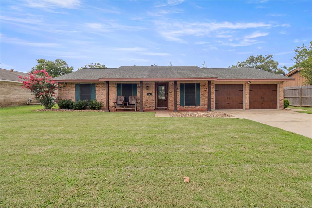 542 Sycamore Street, Lake Jackson, Texas image 3