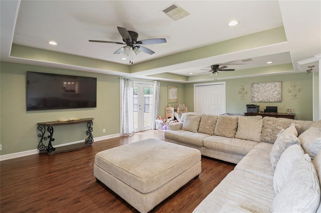 542 Sycamore Street, Lake Jackson, Texas image 5
