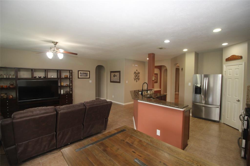 2896 Aurelia Lane, League City, Texas image 6