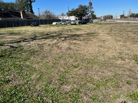 Photo of 9802 Galveston Road, Houston, TX 77034 (MLS # 95913132)
