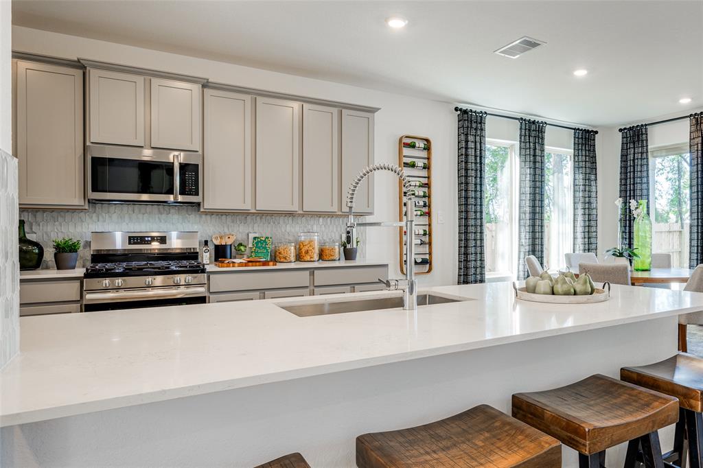 15043 Goujon Gates Drive, Conroe, Texas image 3