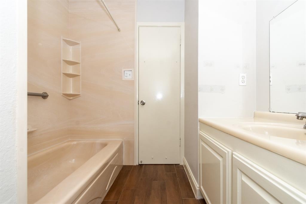 7950 Grove Ridge Drive, Houston, Texas image 21