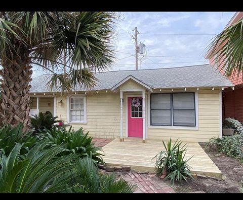 Single Family Residence in Galveston TX 2520 Avenue P 1/2 Rear.jpg