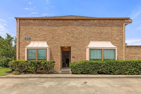 Photo of 9200 W Bellfort Street #25, Houston, TX 77031 (MLS # 6423720)