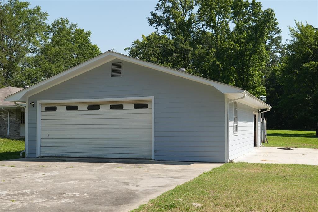 213 Fm 2558, Broaddus, Texas image 5