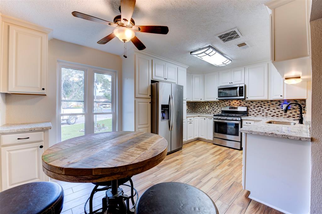 5308 Tanglebriar Drive, Dickinson, Texas image 7