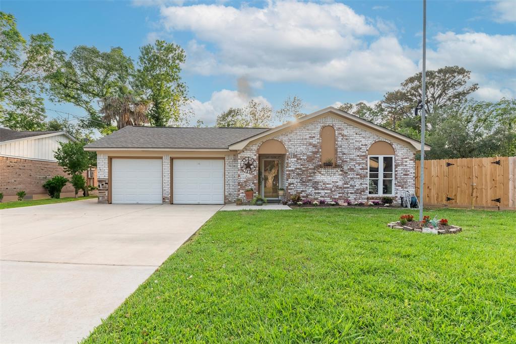 5308 Tanglebriar Drive, Dickinson, Texas image 1