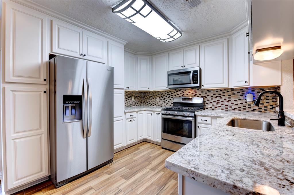 5308 Tanglebriar Drive, Dickinson, Texas image 3
