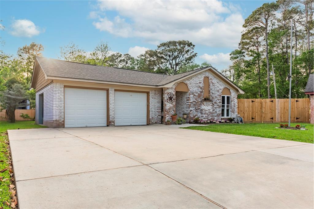 5308 Tanglebriar Drive, Dickinson, Texas image 2