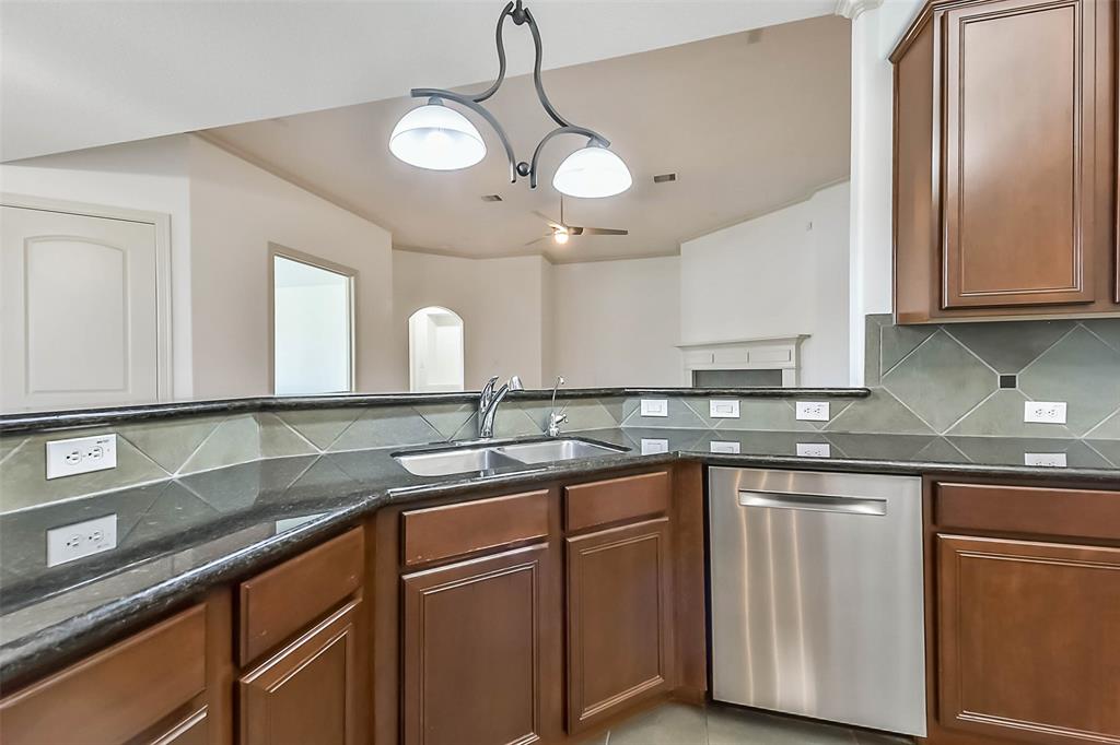1543 Garden Lakes Drive, Friendswood, Texas image 14