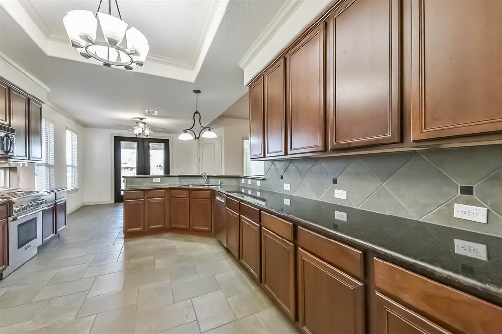 1543 Garden Lakes Drive, Friendswood, Texas image 12