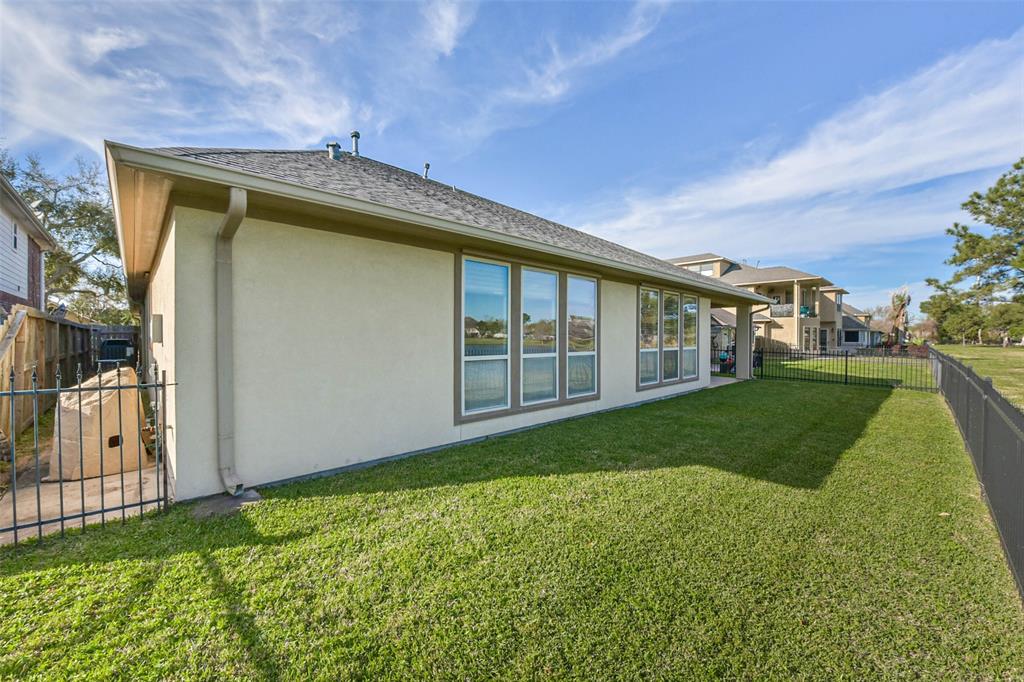 1543 Garden Lakes Drive, Friendswood, Texas image 44
