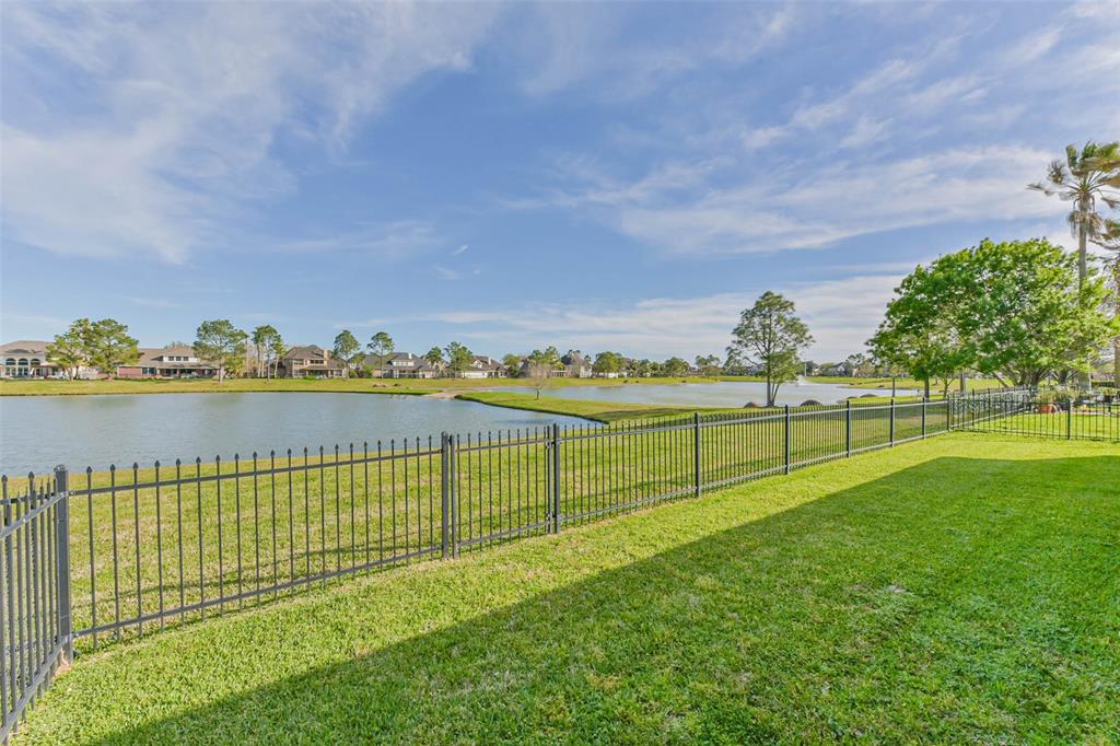 1543 Garden Lakes Drive, Friendswood, Texas image 42