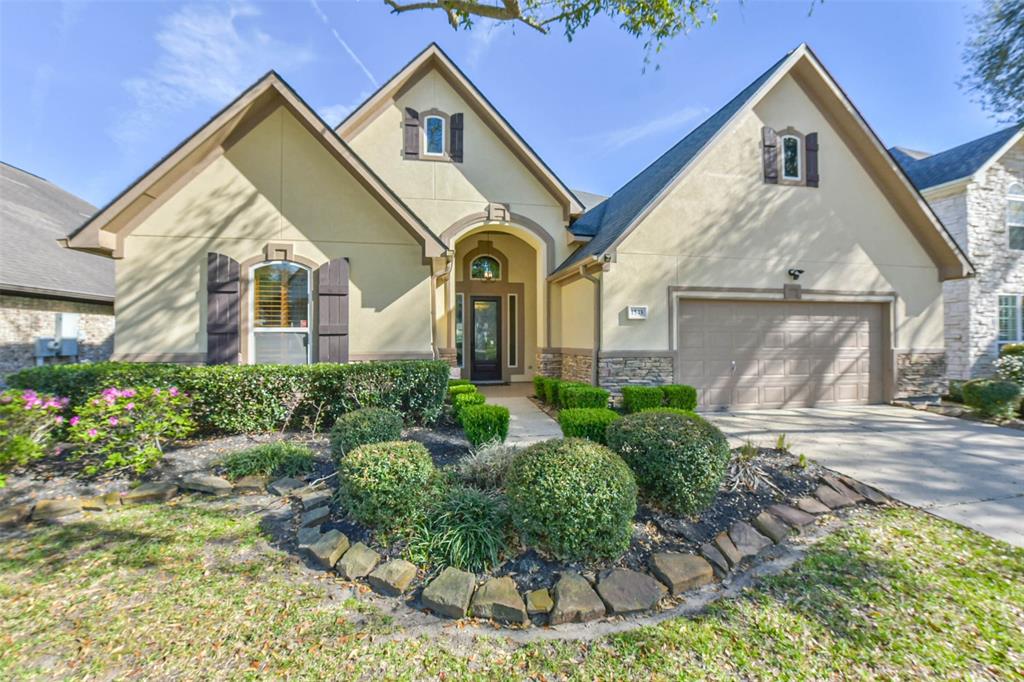 1543 Garden Lakes Drive, Friendswood, Texas image 1