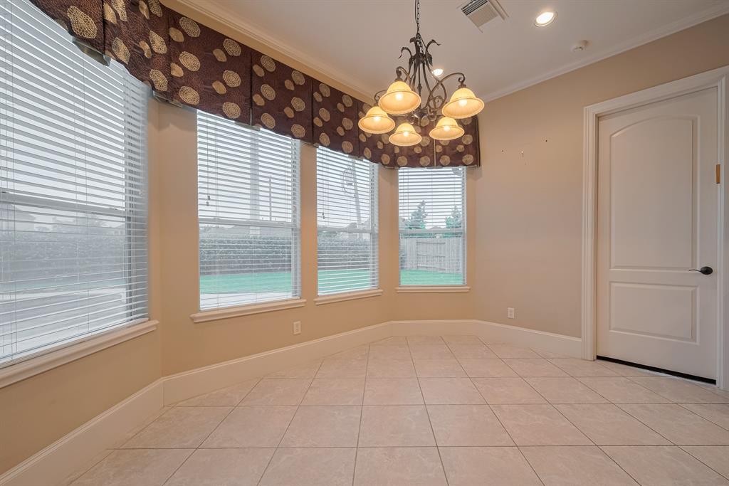 12404 Baymeadow Drive Drive, Pearland, Texas image 9