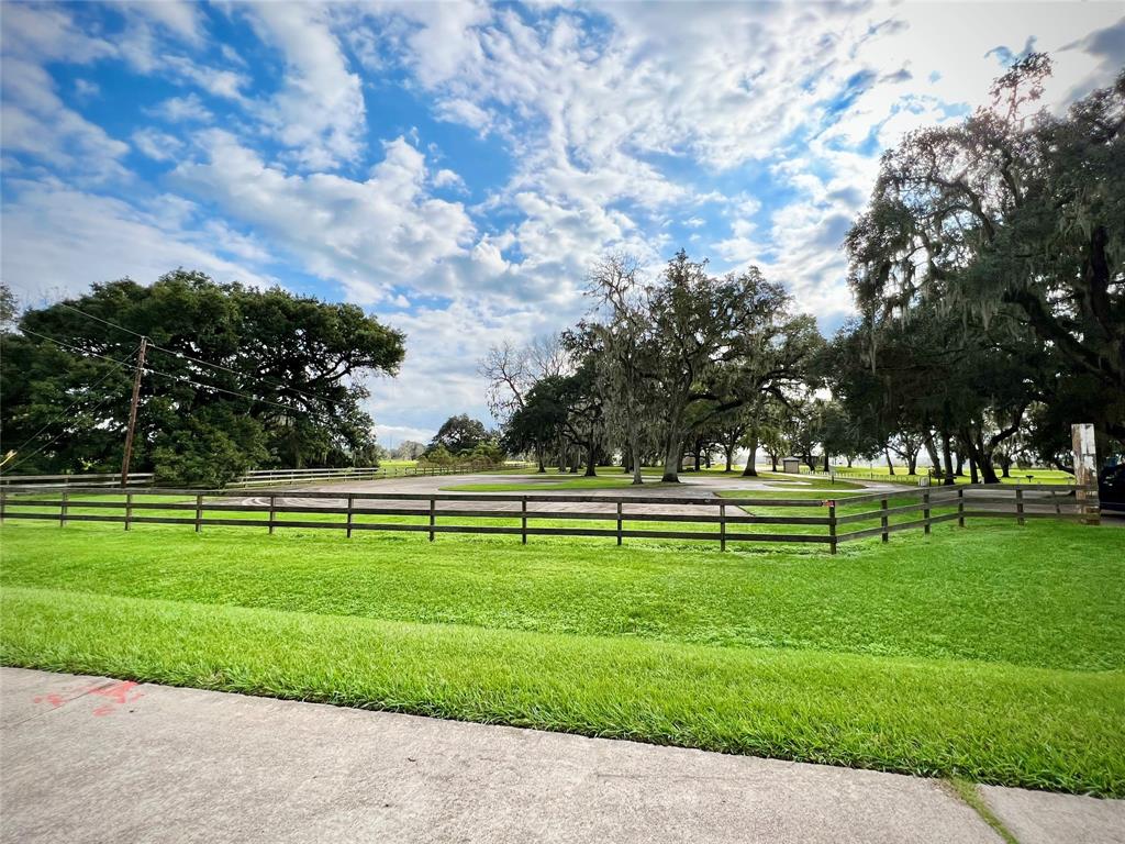 1744 Flintlock Court, Angleton, Texas image 11