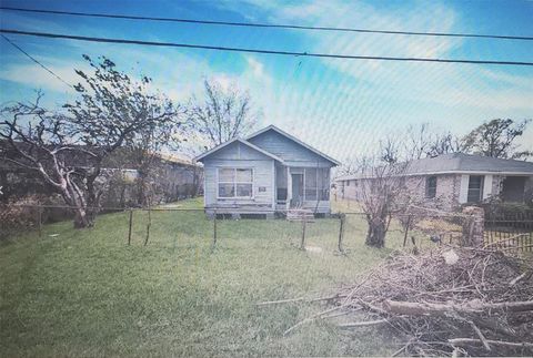 Single Family Residence in Houston TX 328 Bolden Street.jpg