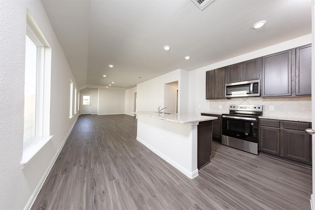 8117 Vanilla Orchid Drive, Houston, Texas image 4