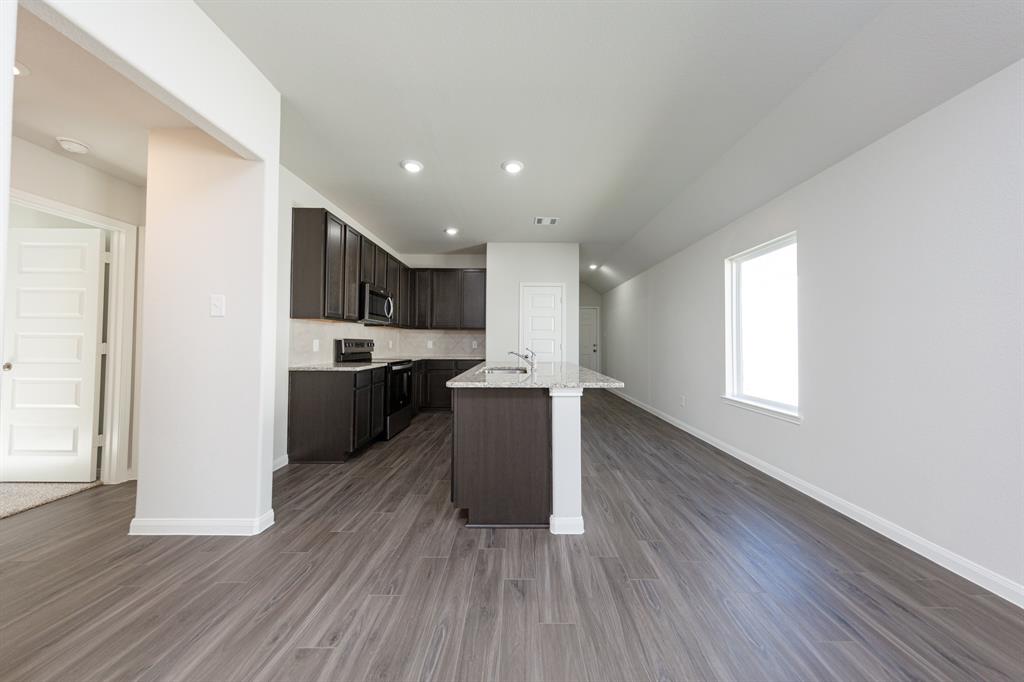 8117 Vanilla Orchid Drive, Houston, Texas image 6