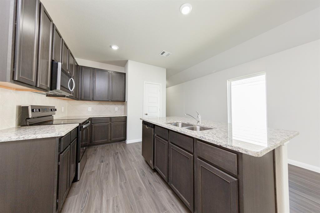 8117 Vanilla Orchid Drive, Houston, Texas image 5