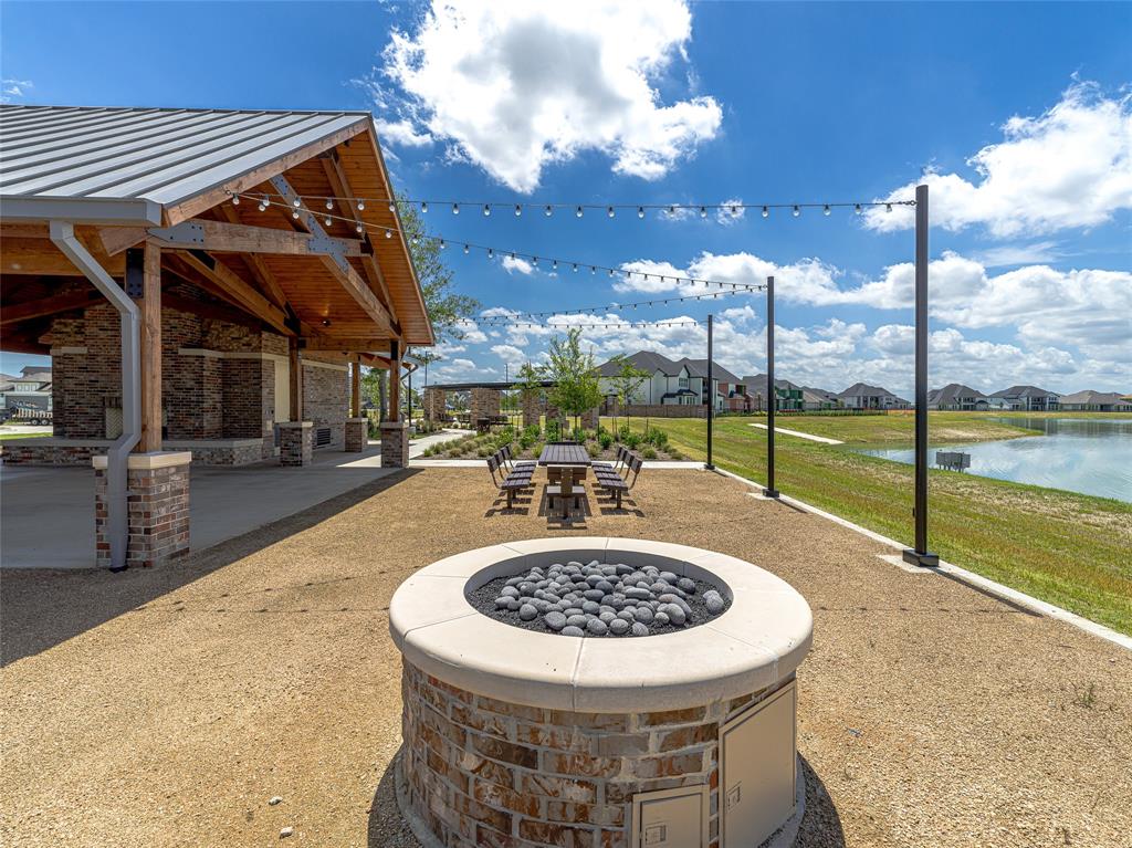 2202 Calm Pond Court, Friendswood, Texas image 34