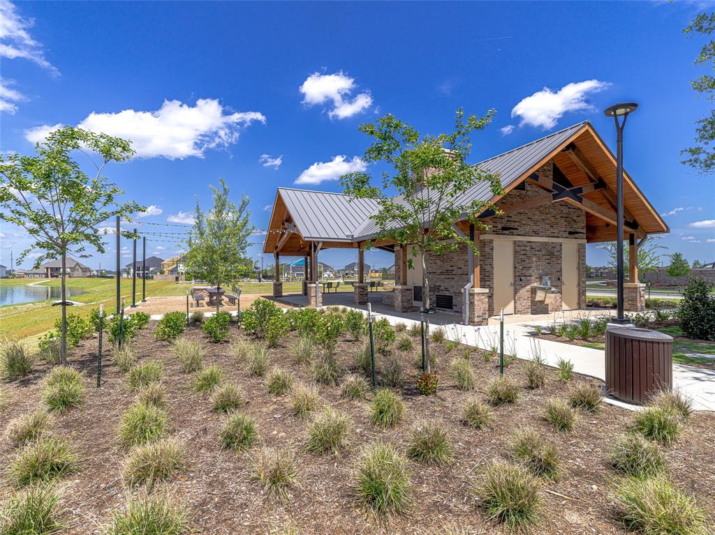 2202 Calm Pond Court, Friendswood, Texas image 33