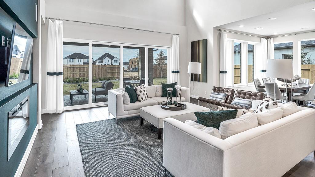 2202 Calm Pond Court, Friendswood, Texas image 13