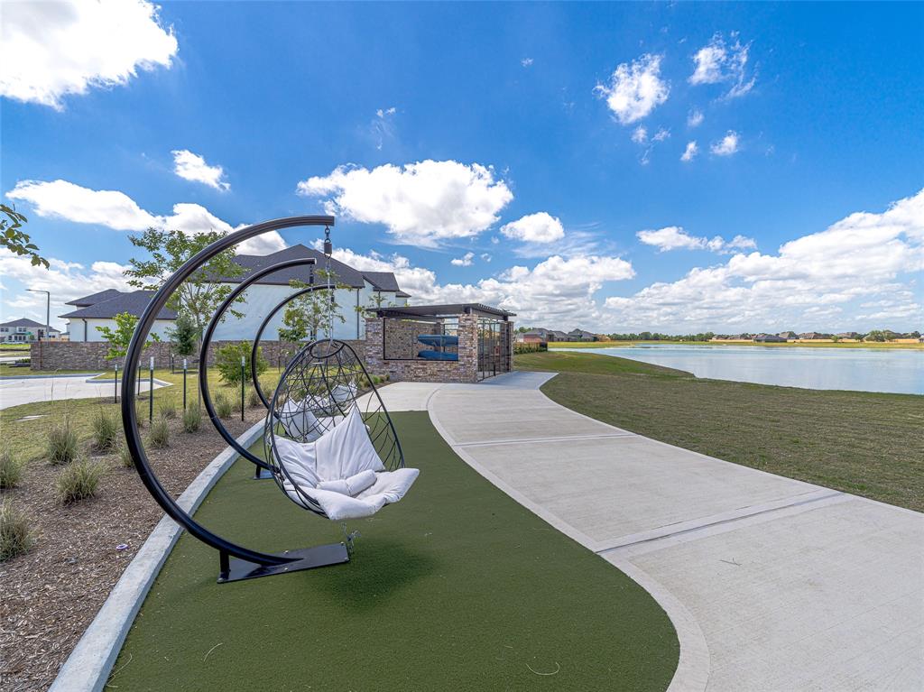 2202 Calm Pond Court, Friendswood, Texas image 32